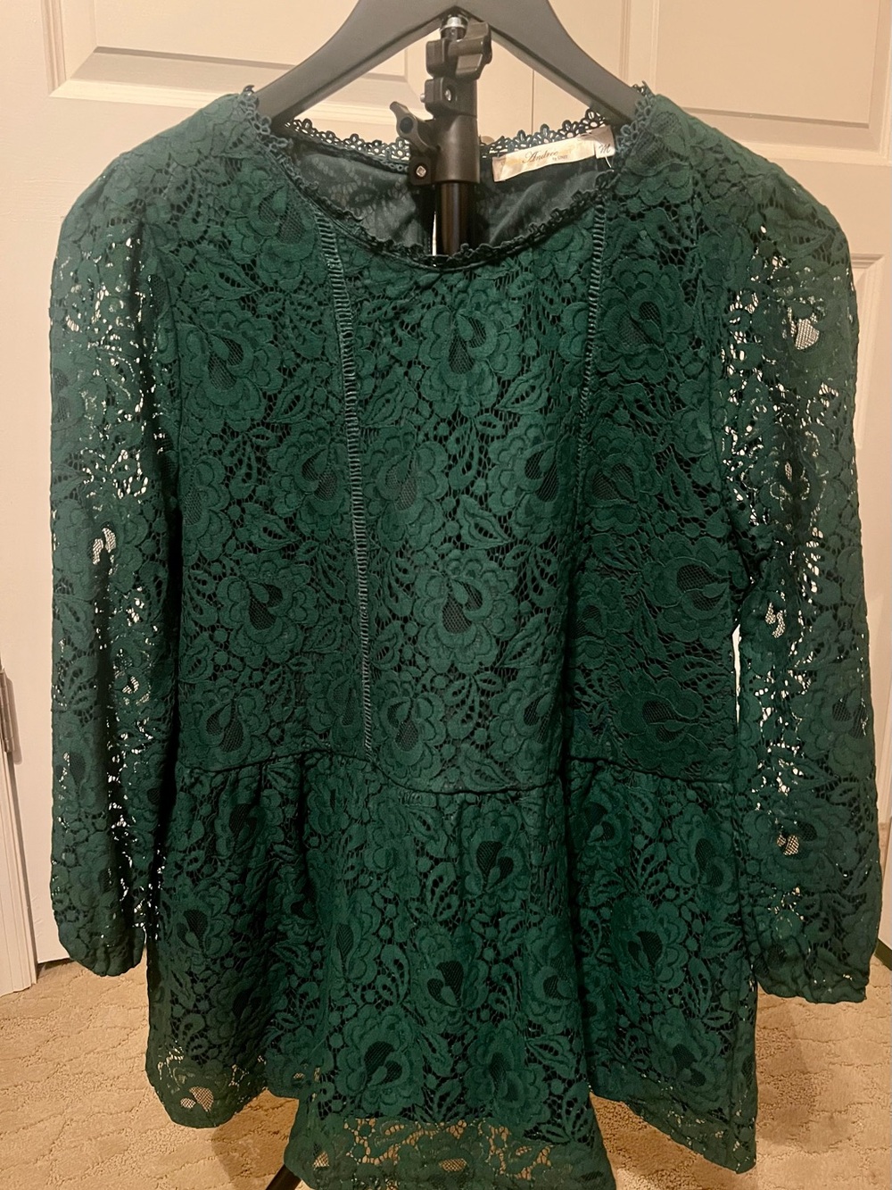 Woman’s Emerald Green Lace Party Dress
